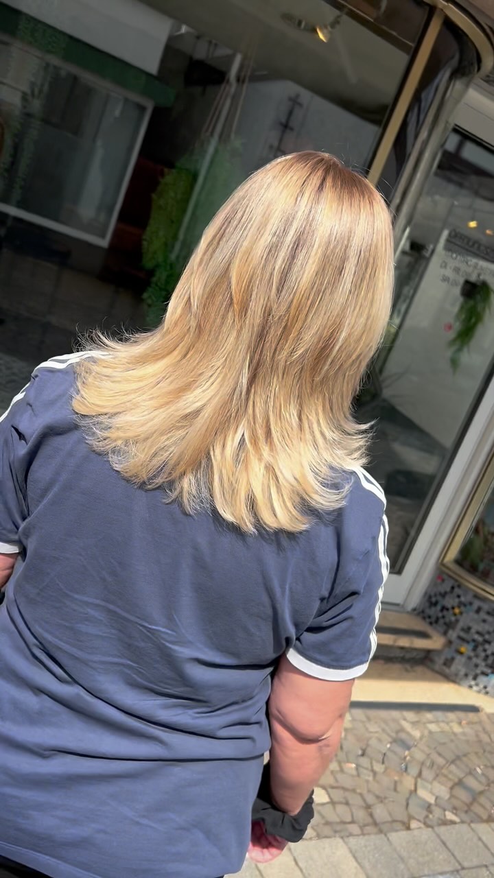 Friseur Bad Laasphe - GLÄNZENDE STRÄHNEN